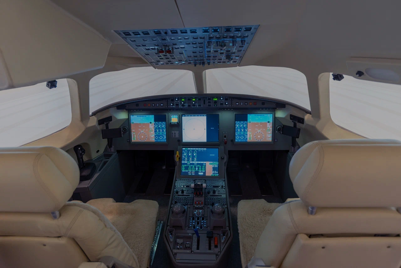 Полноразмерный макет кабины Falcon 7X